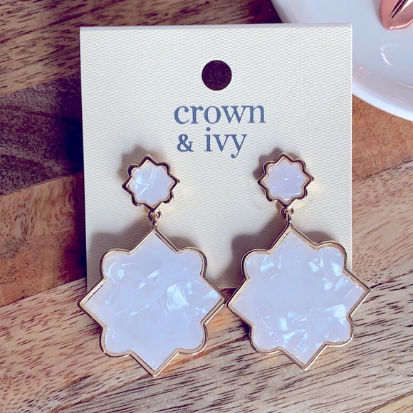 BEAUTIFUL!!! Gold/Pearlescent Tassel Earrings!!! - Picture 2 of 3